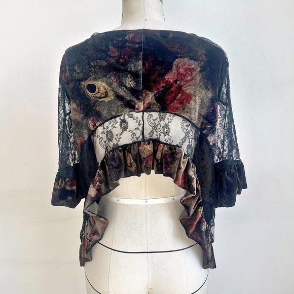 POL Floral Velvet & Lace Women’s Top in Black and Rose - Picture 3 of 6